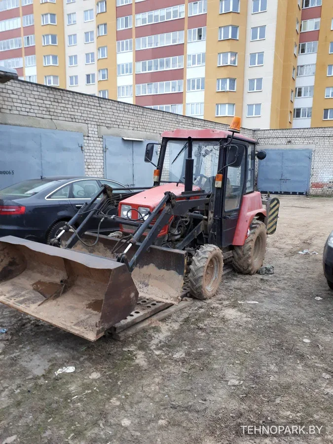 Аренда тротуарного трактора-щетки МТЗ-320.4 с поливом