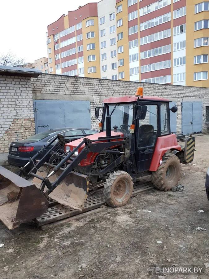 Аренда тротуарного трактора-щетки МТЗ-320.4 с поливом