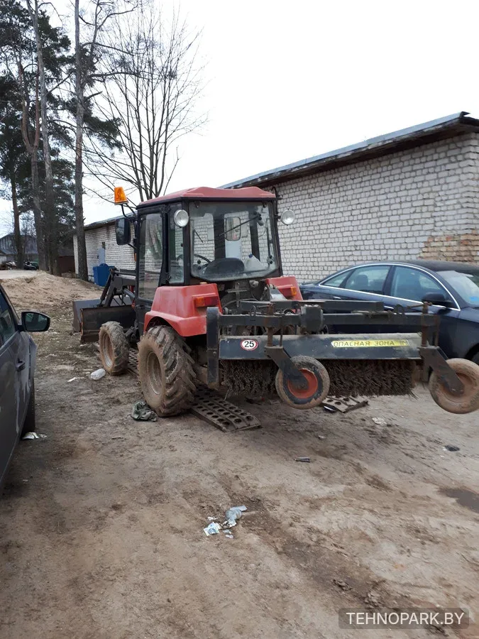 Аренда тротуарного трактора-щетки МТЗ-320.4 с поливом