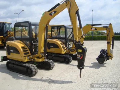Аренда мини-экскаватора Komatsu PC35 / PC55 с гидромолотом