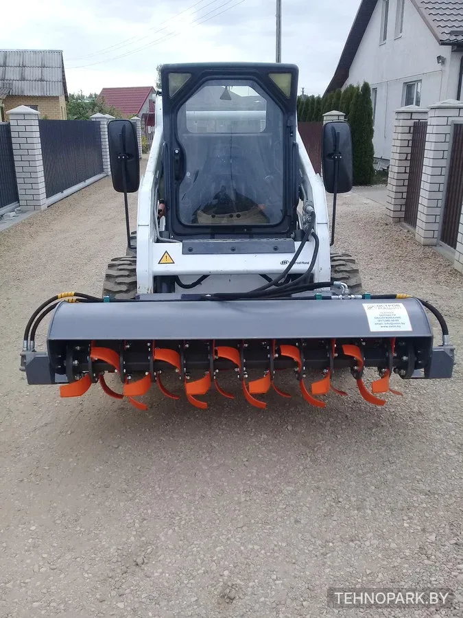 Аренда Bobcat со спецнавеской: культиватор, косилка, просеиватель грунта
