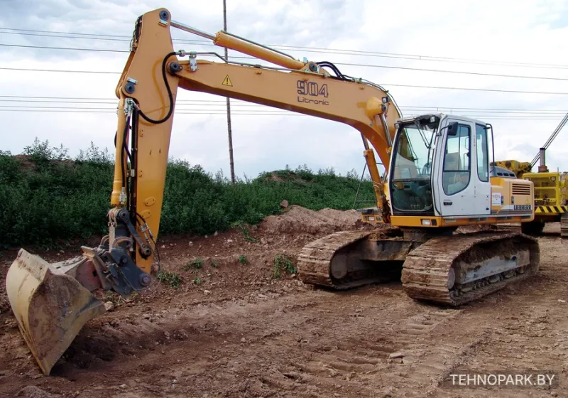 Аренда экскаватора-болотохода Liebherr 904 на широкой гусенице