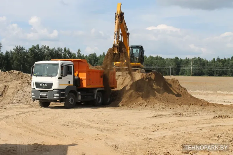 Аренда гусеничных экскаваторов JCB и Hitachi 22-36 т | БауАренда