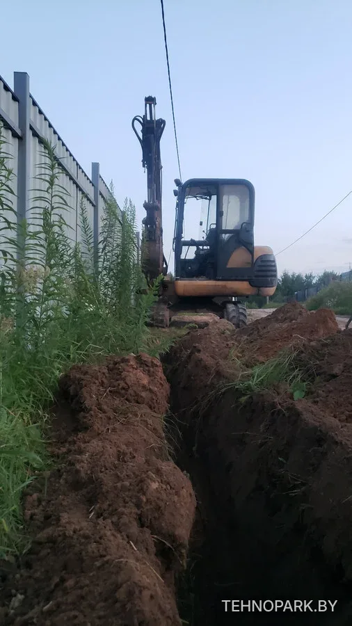 Услуги мини-экскаватора 3.7 т с ямобуром, гидромолотом и клыком-рыхлителем