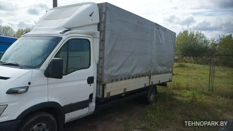 Грузоперевозки тентованным фургоном Iveco 3 т (25 м³, до 6 метров)