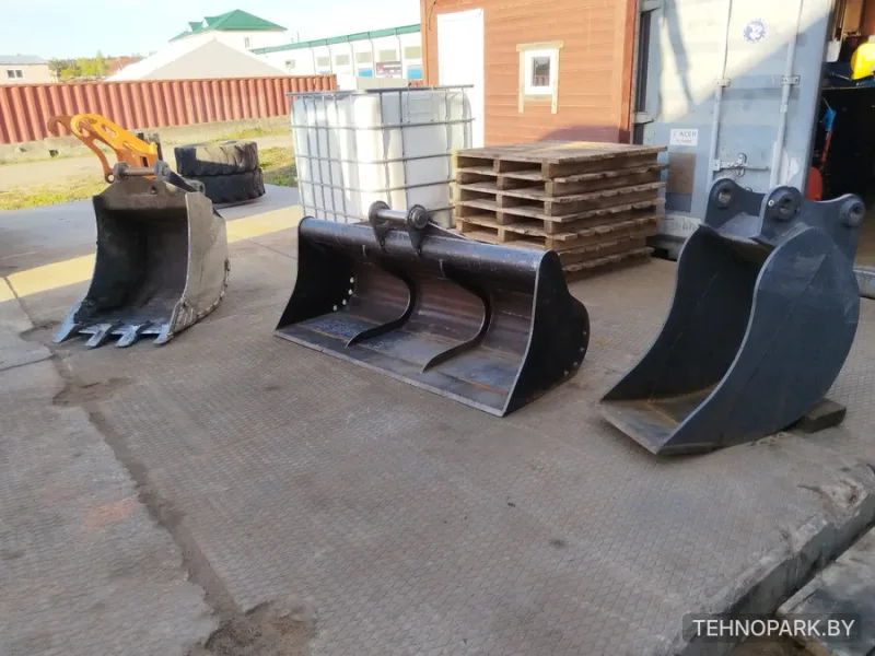Аренда New Holland и фронтального погрузчика Амкодор 342С4 (4 т)