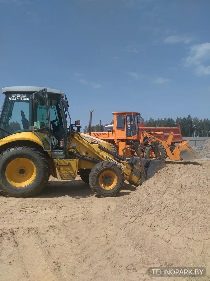 Аренда New Holland и фронтального погрузчика Амкодор 342С4 (4 т)