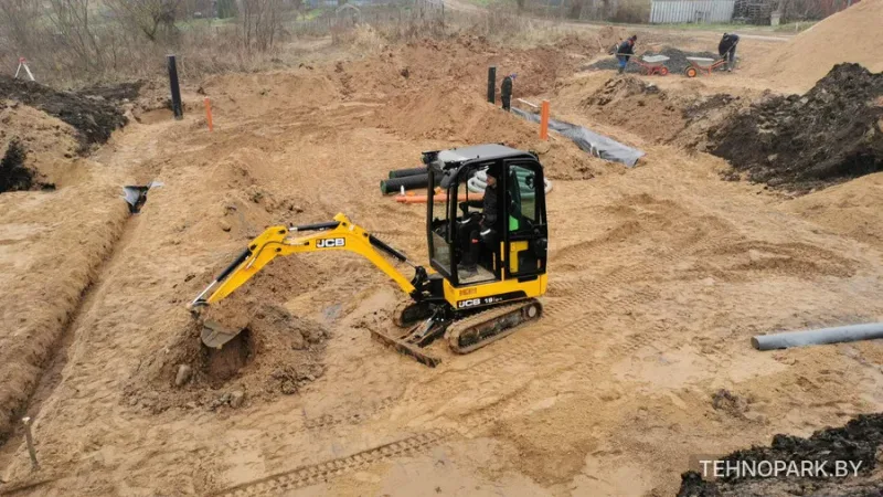 Аренда мини-экскаватора JCB 19С-1 на резиновых гусеницах (2 т)