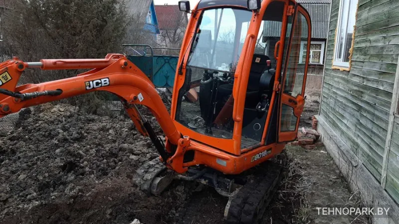 Аренда мини-экскаватора JCB для благоустройства и укладки коммуникаций