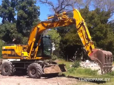 Аренда колесного экскаватора JCB JS 130W в условиях городской застройки
