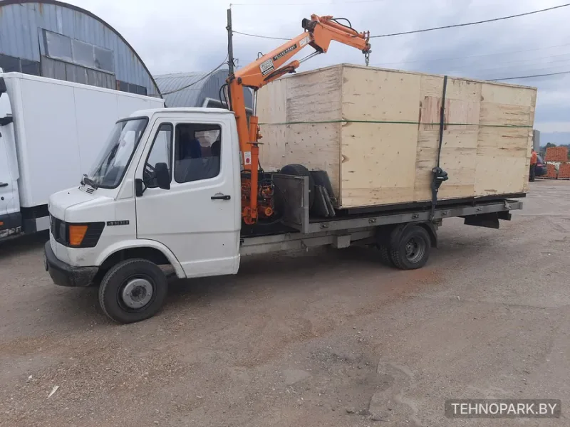 Аренда малогабаритного манипулятора Mercedes 3 т (кран до 2 т, стрела 4.7 м)