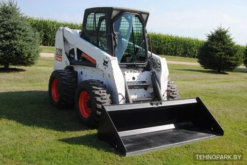 Аренда минипогрузчика Bobcat S205 с ямобуром и гидромолотом