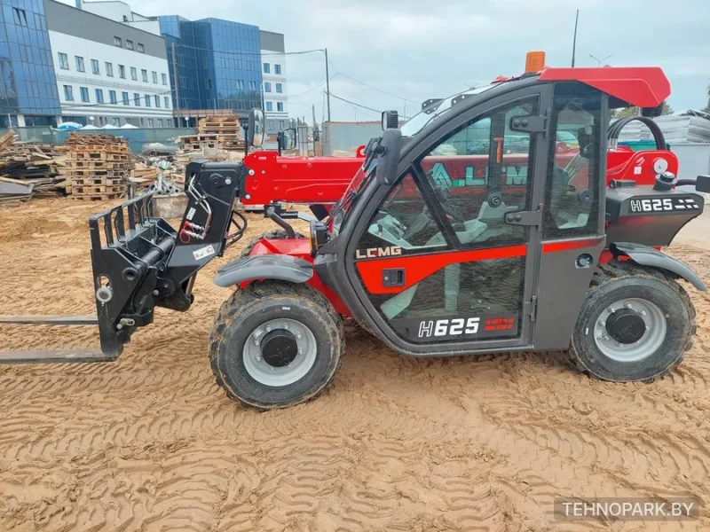 Аренда компактных погрузчиков Manitou MT-X 625 и LGMG H625 для паркингов