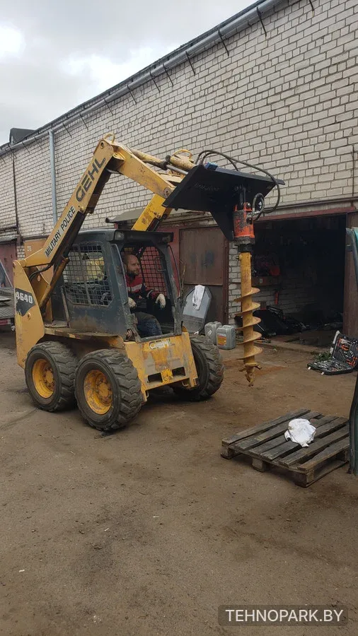 Услуги ямобура на базе 4-тонного мини-экскаватора Wacker Neuson (глубина до 4 м)