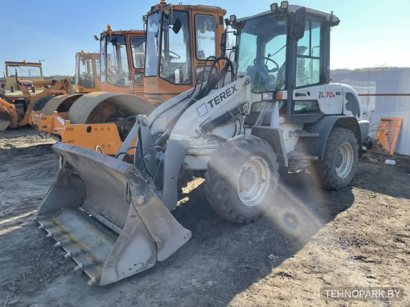Аренда компактного фронтального погрузчика Terex TL70