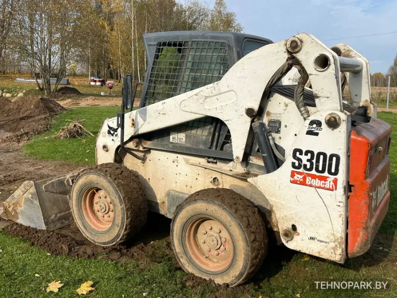 Аренда мини-погрузчика Bobcat S300 с оператором | МаркСтрой