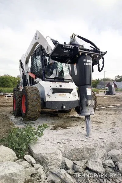 Аренда гидромолота на базе мини-погрузчика Bobcat S205