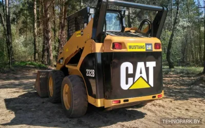 Аренда мини-погрузчика CAT 232B с опытным водителем в Минске