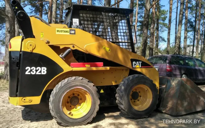 Аренда мини-погрузчика CAT 232B с опытным водителем в Минске