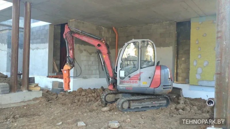 Аренда гидромолота на мини-экскаваторе Wacker Neuson 3503 (3.6 т)