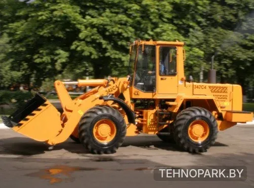 Аренда погрузчика Амкодор-342С4 (3.8 тонны, ковш 2.3 м³, вылет 4 метра)