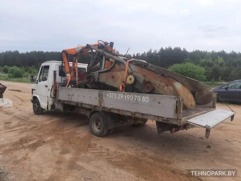 Грузоперевозки бортовым Mercedes 410D с гидроманипулятором (до 2.5 т)