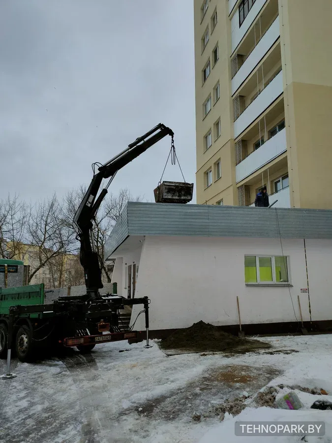 Аренда бортового гидроманипулятора для доставки бытовок и монтажа ЖБИ колец