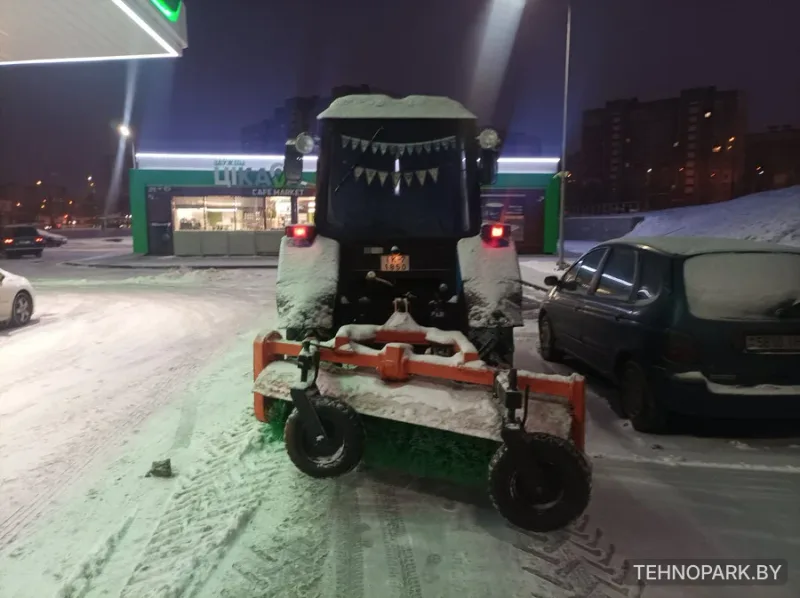 Аренда трактора МТЗ-82 со щеткой и отвалом (вывоз снега)
