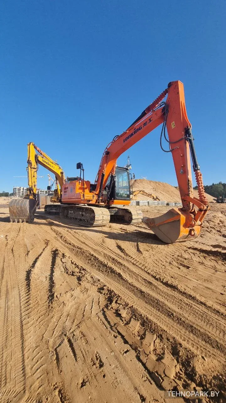 Аренда гусеничных экскаваторов 8-14 тонн (CASE 130, Hitachi) с ямобуром