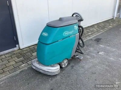 Аренда аккумуляторной поломоечной машины Tennant T3 с приводом хода