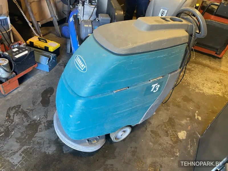 Аренда аккумуляторной поломоечной машины Tennant T3 с приводом хода