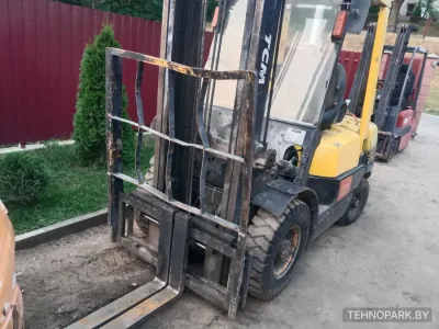 Аренда японского погрузчика TCM (2.5 т, 4 м) — газ-бензиновый автопогрузчик