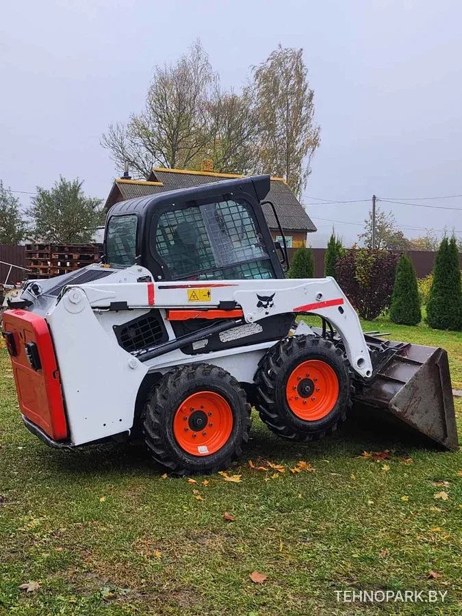 Аренда мини-погрузчика Bobcat S450 (2018 г.в.) с профи-экипажем
