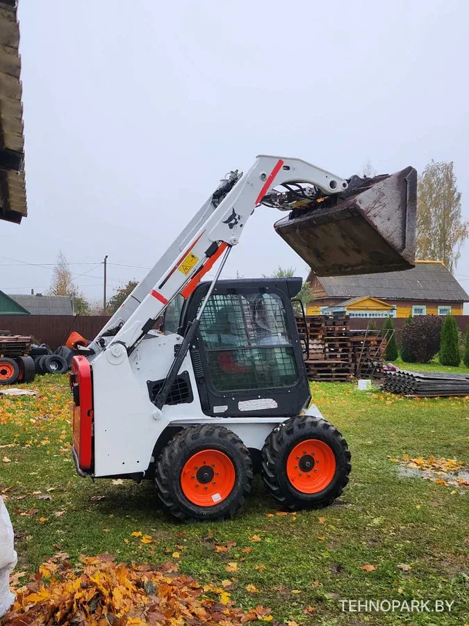 Аренда мини-погрузчика Bobcat S450 (2018 г.в.) с профи-экипажем