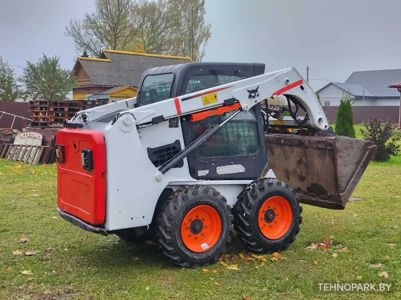 Аренда мини-погрузчика Bobcat S450 (2018 г.в.) с профи-экипажем