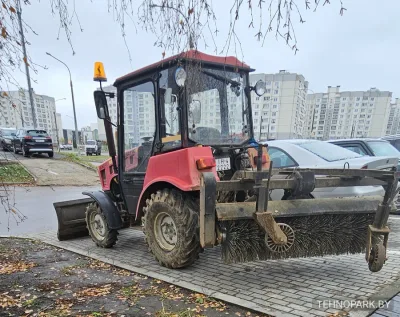Аренда трактора МТЗ 320.4 со щеткой и снеговым отвалом