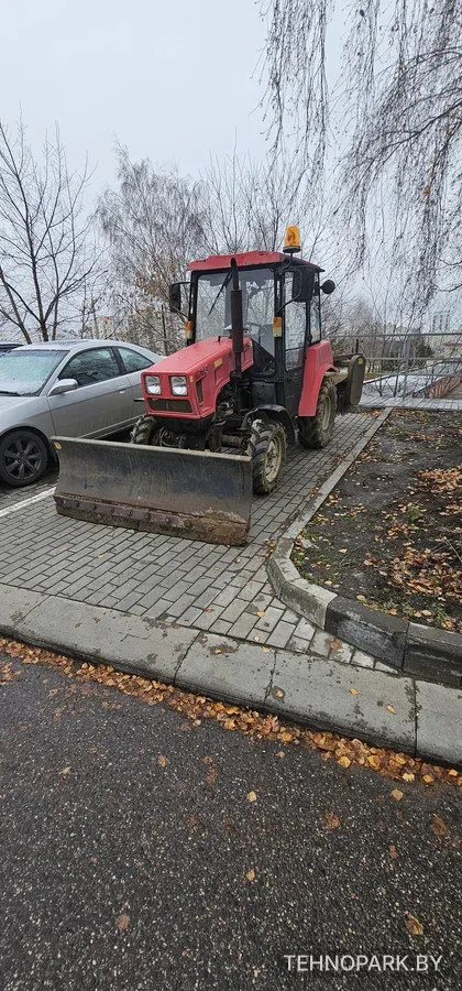 Аренда трактора МТЗ 320.4 со щеткой и снеговым отвалом