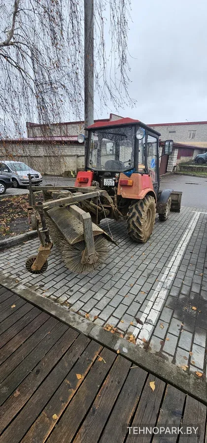 Аренда трактора МТЗ 320.4 со щеткой и снеговым отвалом