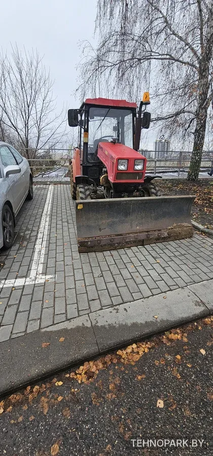 Аренда трактора МТЗ 320.4 со щеткой и снеговым отвалом