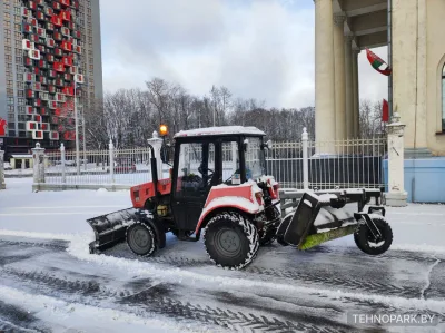 Аренда компактного трактора Беларус 320.4 с дорожной щеткой
