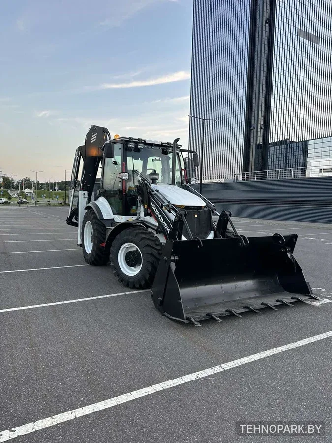 Аренда нового экскаватора-погрузчика JCB 3CX (2024 г.в.) с гидромолотом