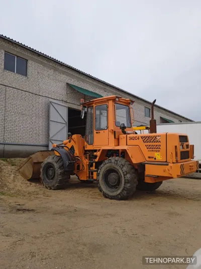 Аренда пары спецтехники: Амкодор 342С4 и экскаватор New Holland LB110B
