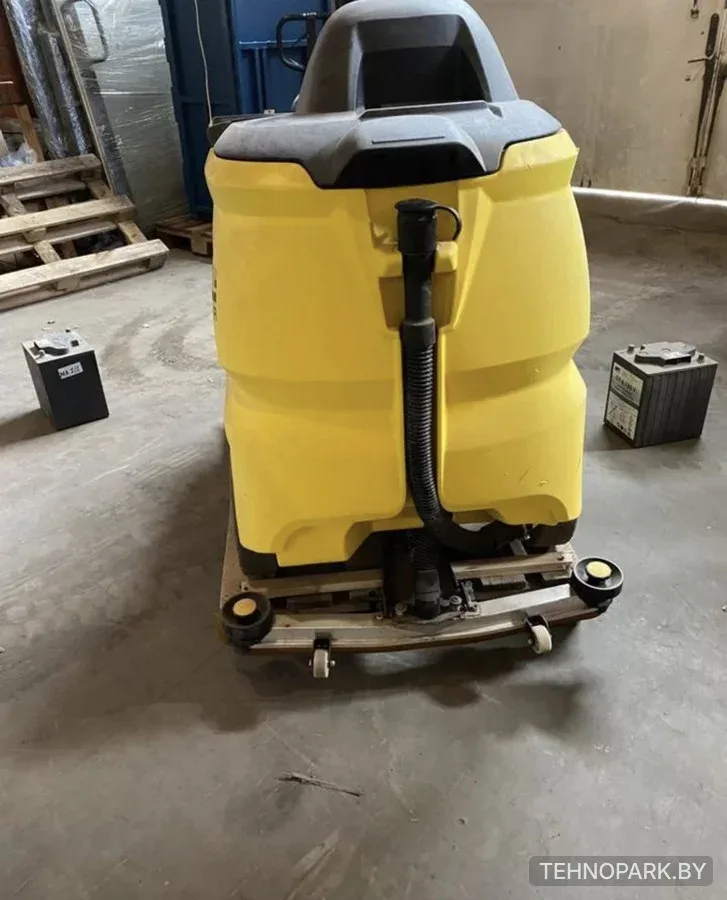 Аренда аккумуляторной поломоечной машины Karcher B 90 R (3300 м²/ч)