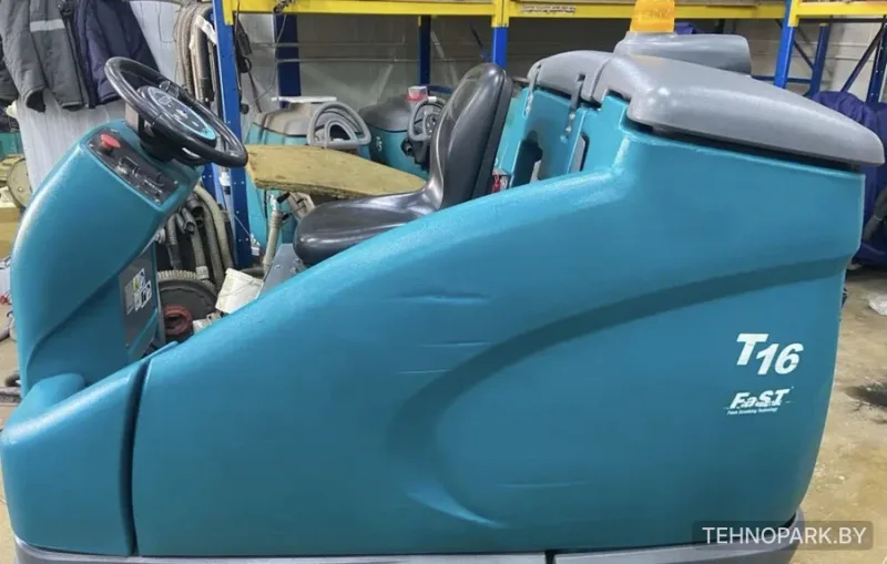 Долгосрочная аренда поломоечной машины-райдера Tennant T16 (2022 г.)