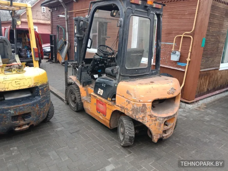 Аренда дизельного вилочного погрузчика Isuzu (2 т) — прокат автопогрузчика