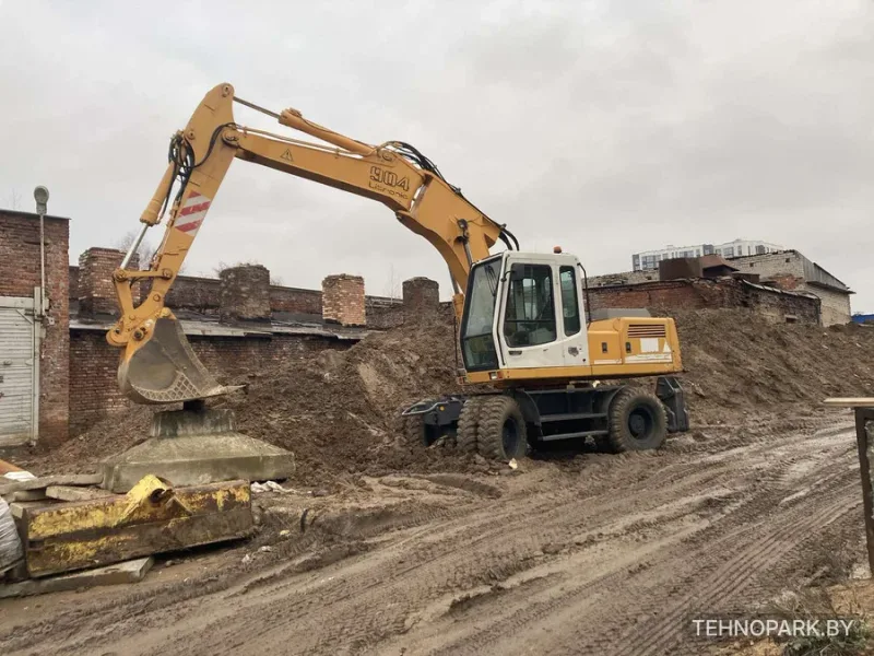 Аренда полноповоротного экскаватора Liebherr 904 с планировочным ковшом