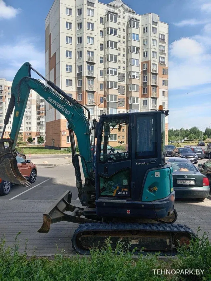 Аренда мини-экскаватора Sunward SWE35UF от собственника