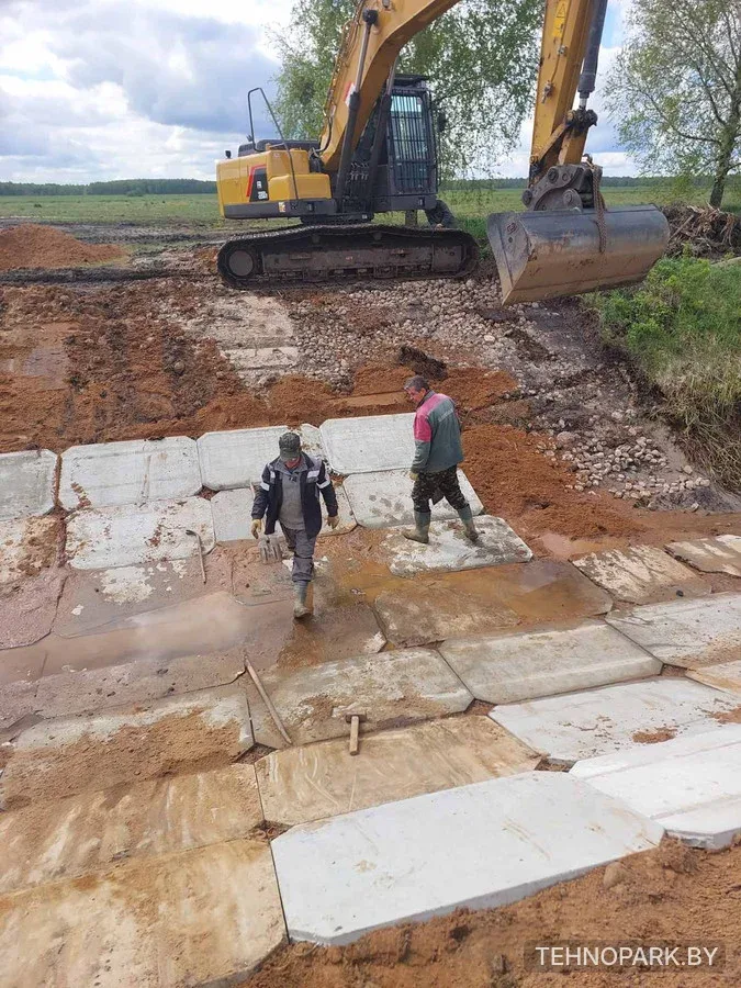 Аренда экскаватора-болотохода LOVOL FR220D2 (гусеница 1000 мм)