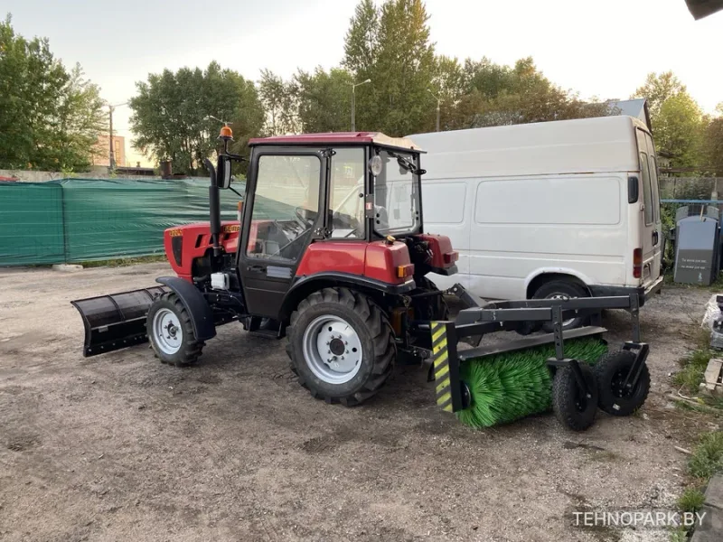 Аренда маневренного трактора МТЗ Беларус 422.1 (щетка-отвал)
