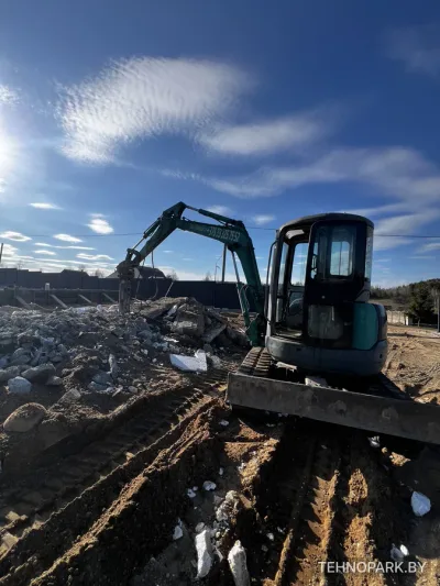 Аренда мини-экскаватора Kobelco 40SR: бурение свай, монтаж ЖБ колец